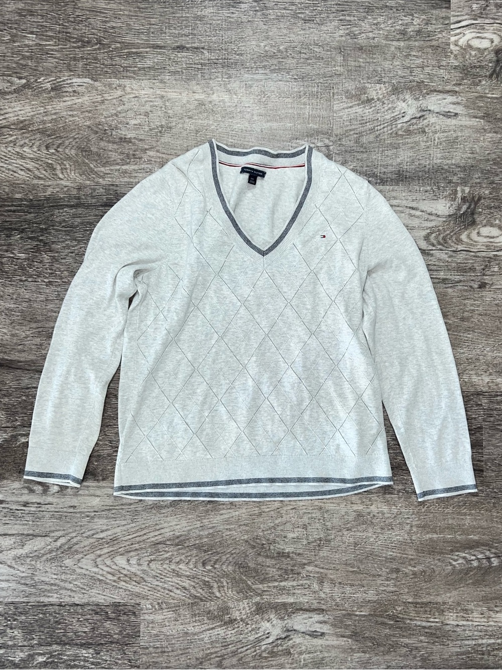Tommy Hilfiger Light Grey Preppy Lightweight V-Neck Sweater Women’s Size Large